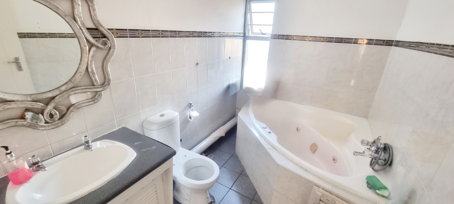 4 Bedroom Property for Sale in Blue Bend Eastern Cape